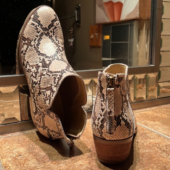 NWOT Faux Snake Skin Booties - Picture 5 of 11
